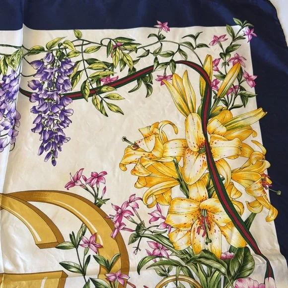 Vintage Gucci Silk scarf - Picture 7 of 16